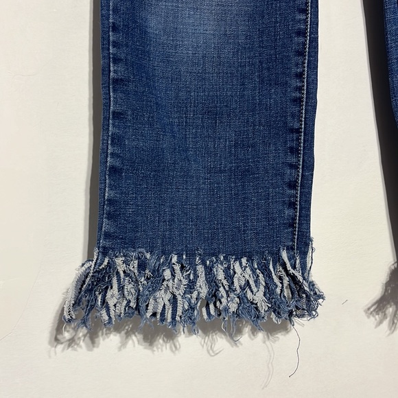Levi's Slimming Straight Frayed Hem Medium Wash Denim Jeans Size 29 - Picture 4 of 11